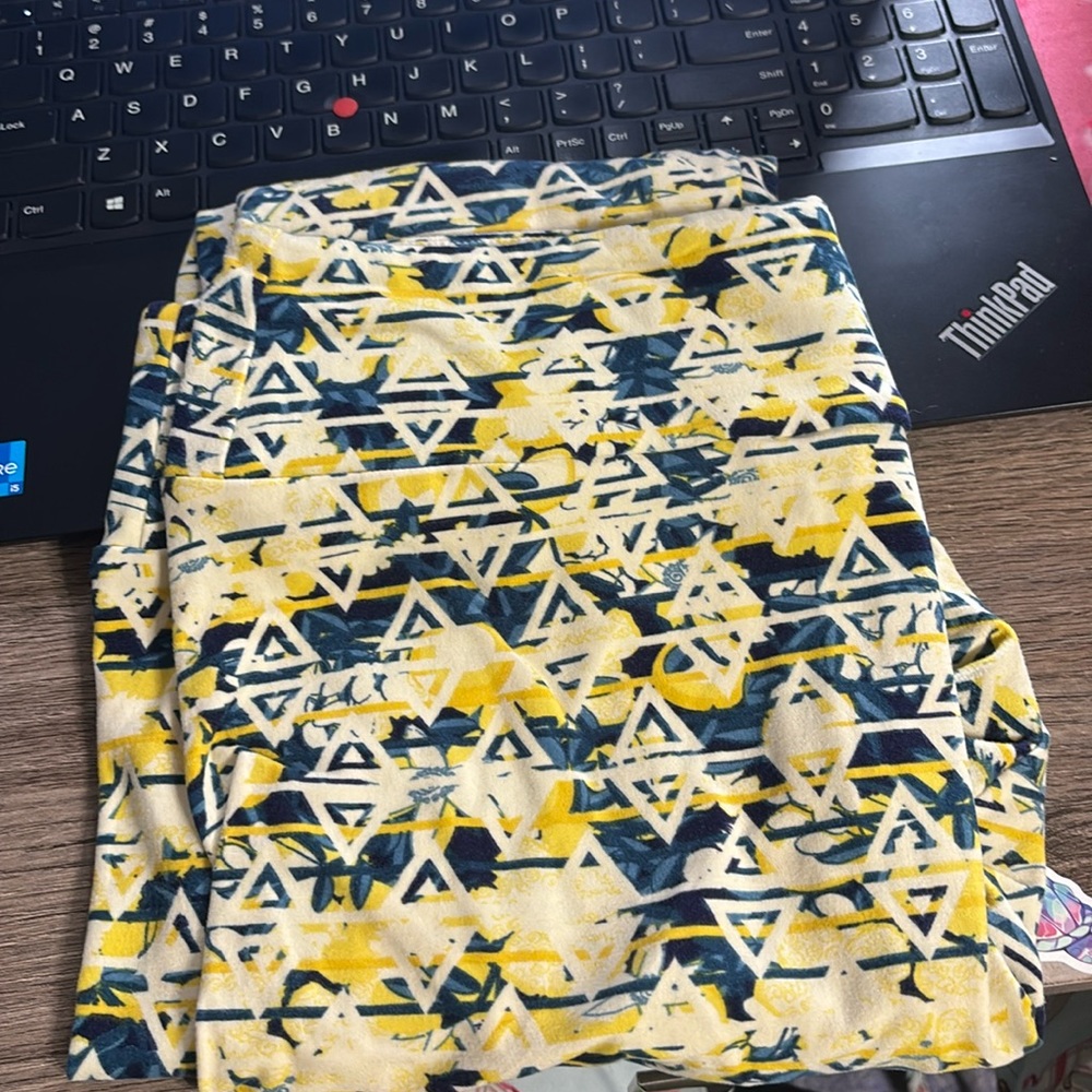 Lularoe - blue yellow and white